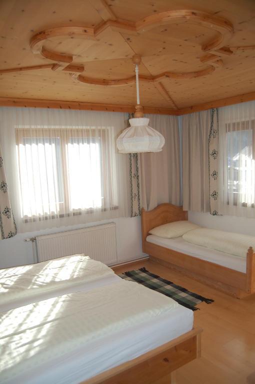 Pension Marienhof Hermagor-Pressegger See Room photo